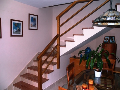 Fabricación y montaje de barandas para escaleras en Suritama