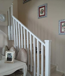 Fabricación y montaje de barandas para escaleras en Suritama