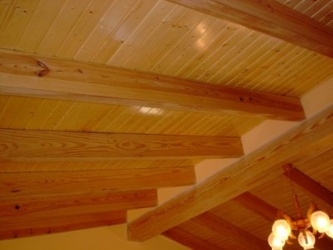 Panelado en madera de paredes y techos en Suritama