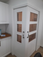 Fabricación e instalación de puertas interiores en Suritama