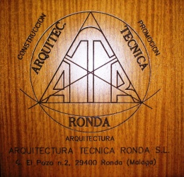 Letreros de madera en Suritama