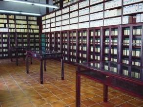 Biblioteca instalada por Suritama en Ronda